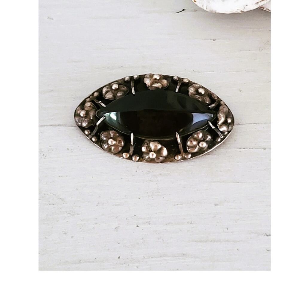 Vintage Sterling Silver Floral Oval Onyx Brooch